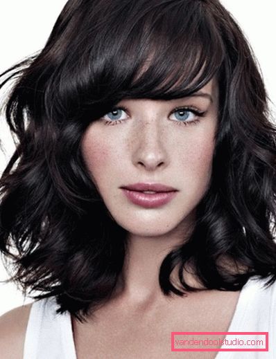 Tagli di capelli ricci di media lunghezza Quali scarti sono adatti per capelli ricci di media lunghezza