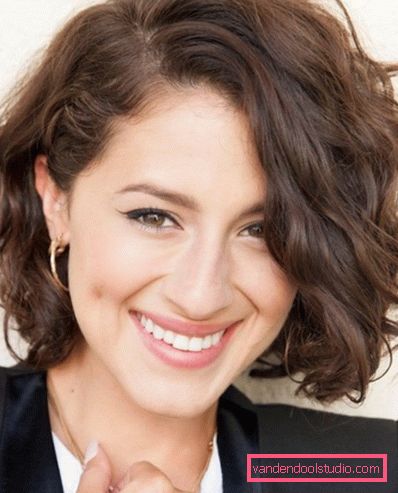 Tagli di capelli ricci di media lunghezza Quali scarti sono adatti per capelli ricci di media lunghezza