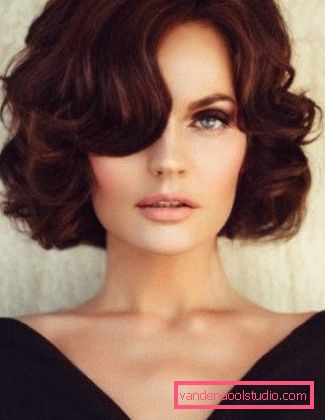 Tagli di capelli ricci di media lunghezza Quali scarti sono adatti per capelli ricci di media lunghezza
