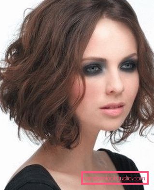 Tagli di capelli ricci di media lunghezza Quali scarti sono adatti per capelli ricci di media lunghezza