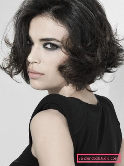 Taglio di capelli per capelli ricci di media lunghezza Quali scarti sono adatti per capelli ricci di media lunghezza