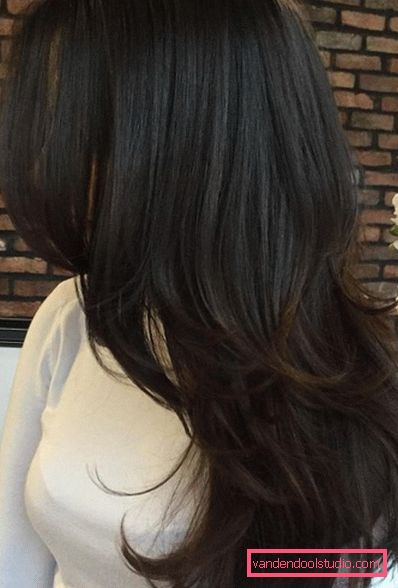 Taglio di capelli femminile per capelli lunghi con graduazione - vista laterale Quali sono i tipi di tagli di capelli per i capelli lunghi