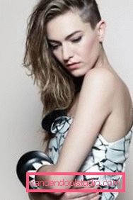 Taglio di capelli femminile per capelli lunghi con tempia rasata Quali sono i tipi di tagli di capelli per i capelli lunghi