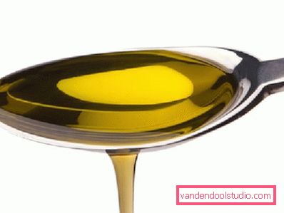 cucchiaio con olio di ricino cucchiaio con olio di ricino