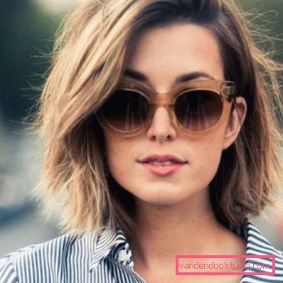 Bella e alla moda taglio di capelli per capelli medi