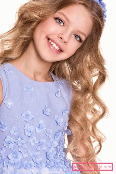 Belle acconciature per ragazze con un bordo con le proprie mani - foto