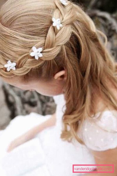 Belle acconciature per ragazze con un bordo con le proprie mani - foto