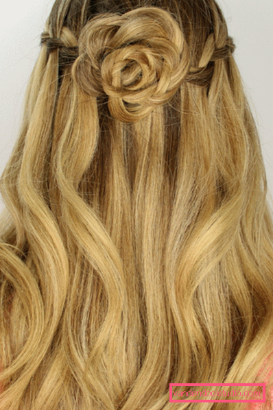Belle acconciature per capelli lunghi e medi fluenti