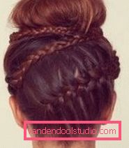 Capelli con un bagel per capelli lunghi Bella acconciatura con bagel per capelli lunghi, passo dopo passo