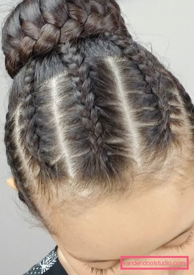Acconciature con un bagel per capelli lunghi Bella acconciatura con bagel per capelli lunghi, passo dopo passo