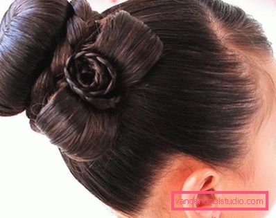 Acconciature con un bagel per capelli lunghi Bella acconciatura con bagel per capelli lunghi, passo dopo passo