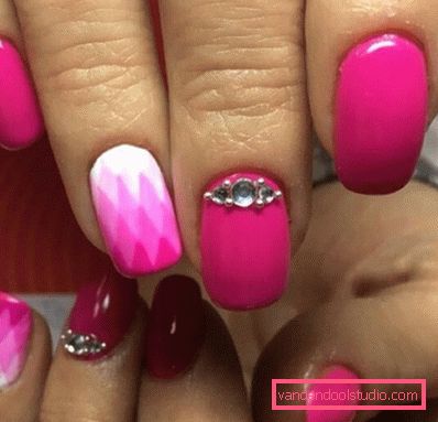Bella manicure rosa 2019-2020 anni