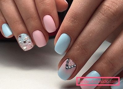 Bella manicure rosa 2019-2020 anni