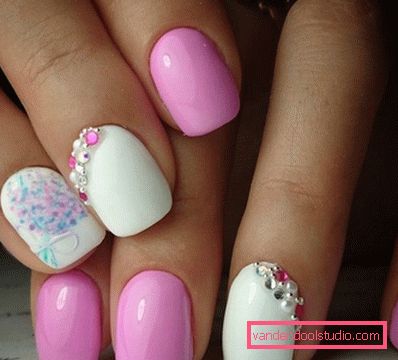 Bella manicure rosa 2019-2020 anni