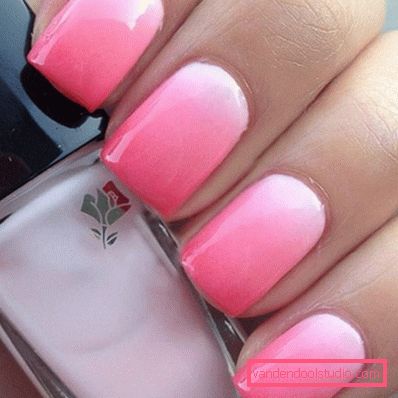 Bella manicure rosa 2019-2020 anni