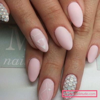 Bella manicure rosa 2019-2020 anni