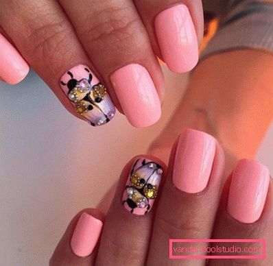 Bella manicure rosa 2019-2020 anni