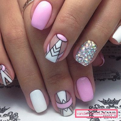 Bella manicure rosa 2019-2020 anni