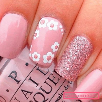 Bella manicure rosa 2019-2020 anni