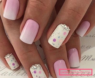 Bella manicure rosa 2019-2020 anni