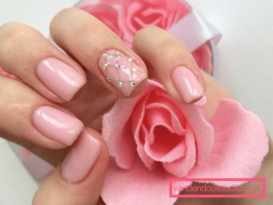 Bella manicure rosa 2019-2020 anni