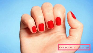 manicure rossa