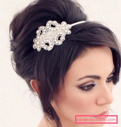Acconciature per ballo su capelli medi Acconciature leggere e belle per ballo per capelli medi