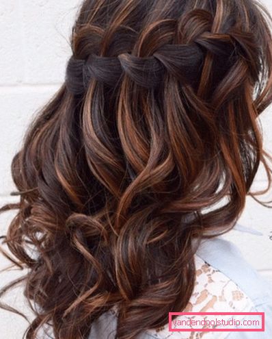 Acconciature per ballo su capelli medi Acconciature leggere e belle per ballo per capelli medi
