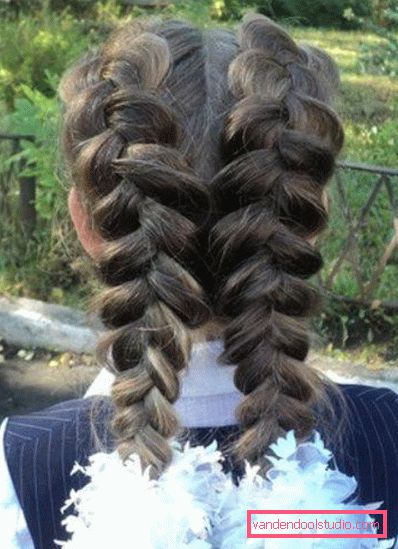 Le migliori pettinature per il 1 ° settembre per le ragazze