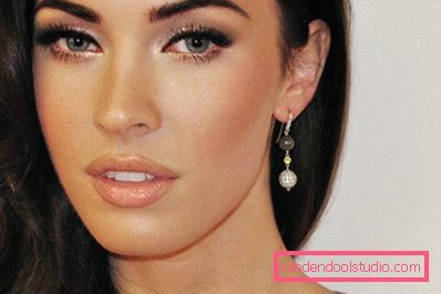 Megan Fox con un trucco delicato Megan Fox con un trucco delicato
