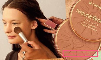 applicando bronzer nel trucco della spiaggia applicando bronzer nel trucco della spiaggia