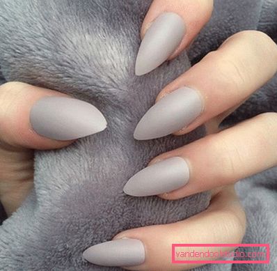 Bella manicure sulle unghie affilate 2019-2020