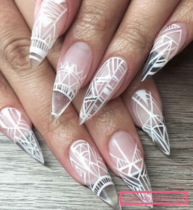 Bella manicure sulle unghie affilate 2019-2020