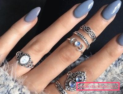 Bella manicure sulle unghie affilate 2019-2020