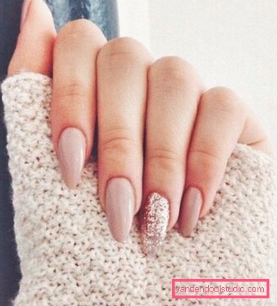 Bella manicure sulle unghie affilate 2019-2020