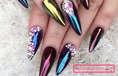 Bella manicure sulle unghie affilate 2019-2020