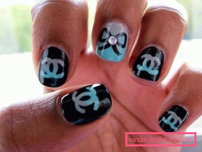 emblema blu sulle unghie emblema blu sulle unghie