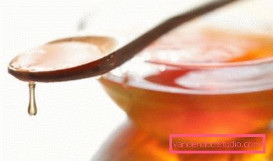 miele in una ciotola miele in una ciotola