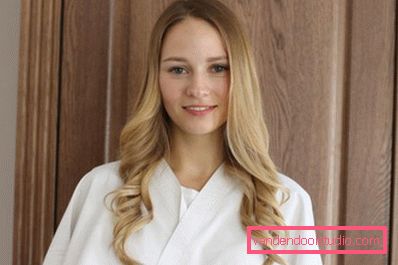Evidenziando i capelli biondi - tendenze della moda e foto