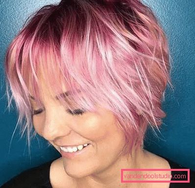 Tagli di capelli multistrato per capelli medi con frangia e senza - foto