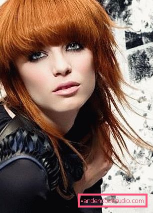 Tagli di capelli multistrato per capelli medi con frangia e senza - foto