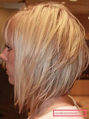 Tagli di capelli multistrato per capelli medi con frangia e senza - foto
