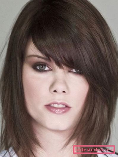 tagli di capelli modello per capelli medi Taglio di capelli modello femminile
