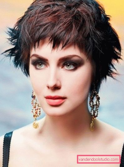 Modello tagli di capelli corti Taglio di capelli modello femminile