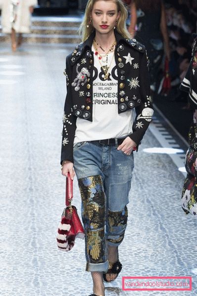 Boyfriends dei jeans delle donne alla moda 2019-2020 anni