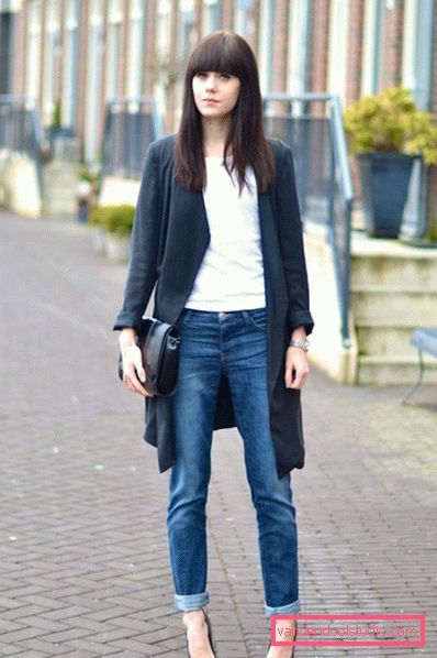 Boyfriends dei jeans delle donne alla moda 2019-2020 anni
