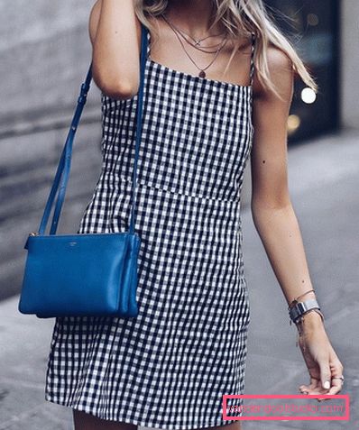 Elegante estate sull'esempio dell'estate più alla moda guarda 2019-2020 - tendenze fotografiche