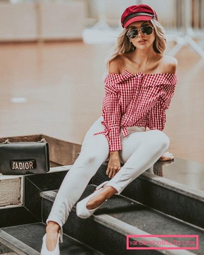 Elegante estate sull'esempio dell'estate più alla moda guarda 2019-2020 - tendenze fotografiche