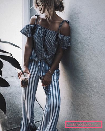 Elegante estate sull'esempio dell'estate più alla moda guarda 2019-2020 - tendenze fotografiche