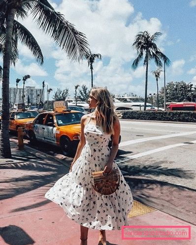 Elegante estate sull'esempio dell'estate più alla moda guarda 2019-2020 - tendenze fotografiche